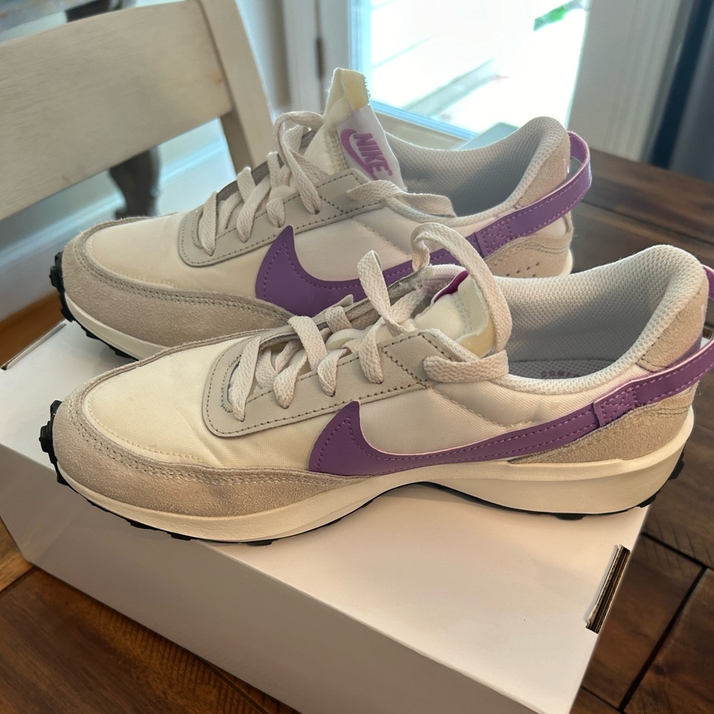 Women’s Nike Waffle Trainer Shoes- 7.5- Perfect Condition